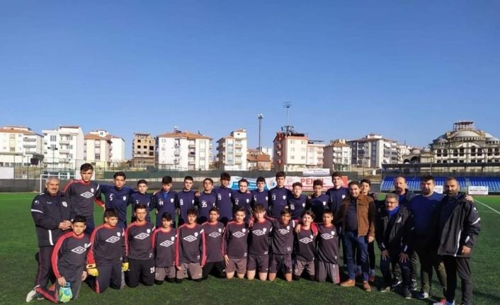 Yeşilyurt Belediyespor’un gençleri şampiyonaya hazırlanıyor