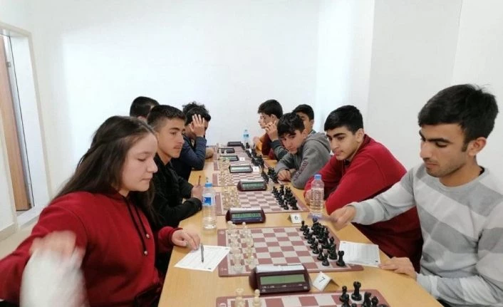 100. yıl Satranç Turnuvasında çekişme