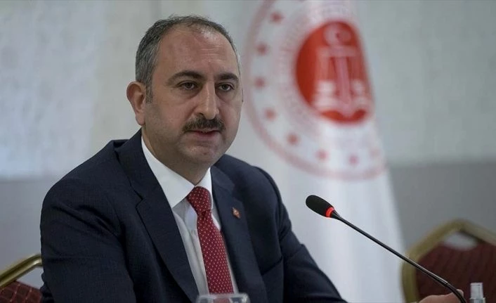 Adalet Bakanı Gül: Bugünden itibaren cezaevlerinde görev yapan personel evlerine gönderilmeyecek