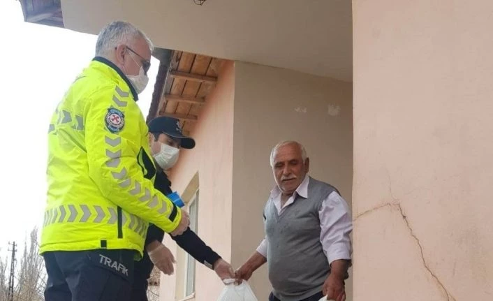 Akçadağ’da yaşlıların alışverişi polisten