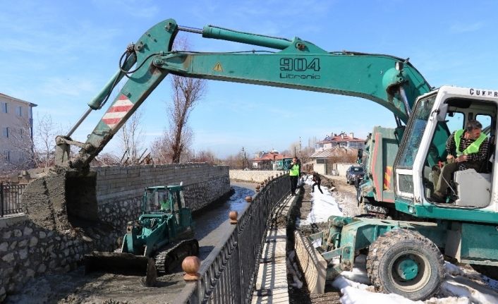 Van Akköprü Deresi’nde inci kefali göçü hazırlığı