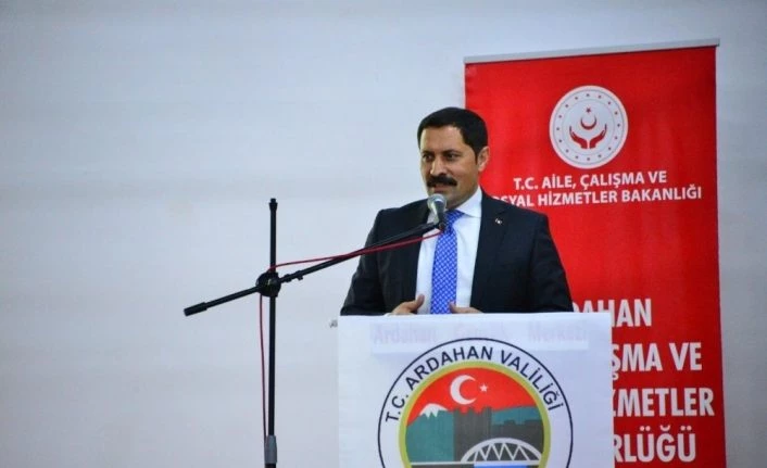 Ardahan’da ‘Koruyucu Aile ve Evlat Edinme’ konusulu bilgilendirme toplantısı