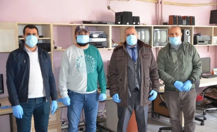 ASYMD’den sahadaki gazetecilere maske ve eldiven