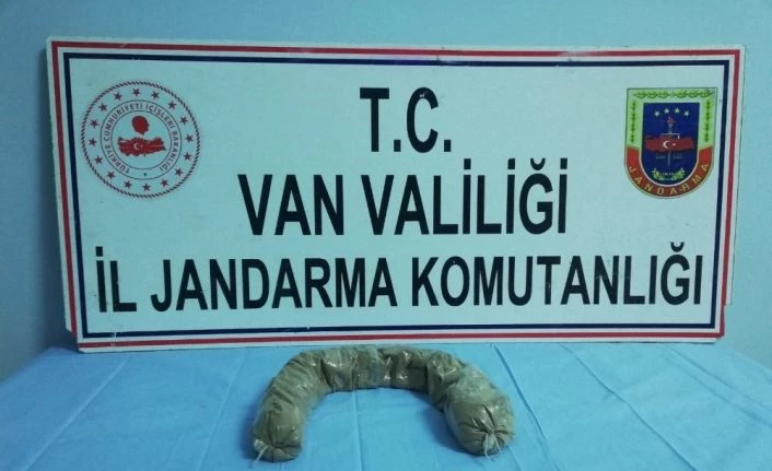 Başkale’de bir şahsın beline sarılı vaziyette 1.5 kilo eroin ele geçirildi