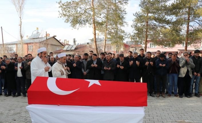 Van Bahçesaray yolundaki Çığ faciasında hayatını kaybeden itfaiyeci toprağa verildi