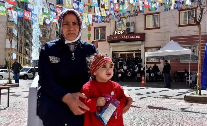 Diyarbakır annelerinden Demir: Kızım annen 200 gündür burada seni bekliyor