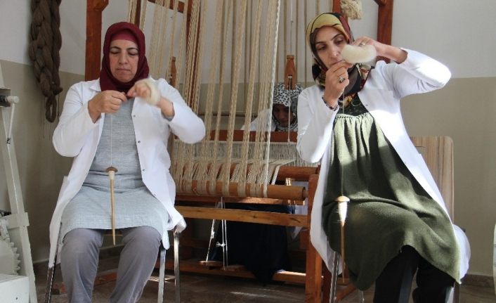 Ehram’ın şehir tartışmaları devam ederken Erzurumlu hanımlar ehrama modern dokunuşlarla bir geleneği sürdürüyor