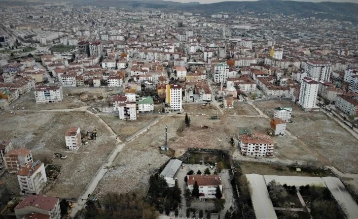 Elazığ’da 14 kişinin hayatını kaybettiği mahallenin son hali görüntülendi