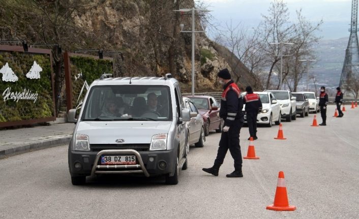 Elazığ’da Pandemi Kurulu kararıyla tarihi Harput Mahallesi’ne ziyaret kısıtlaması