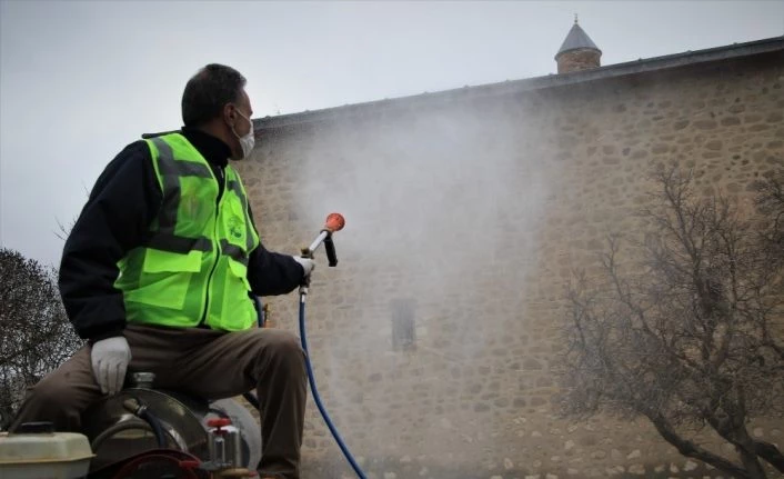 Elazığ’da tarihi mahalle Korona virüsüne karşı dezenfekte edildi