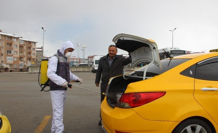 Erzurum’da ticari taksiler dezenfekte edildi