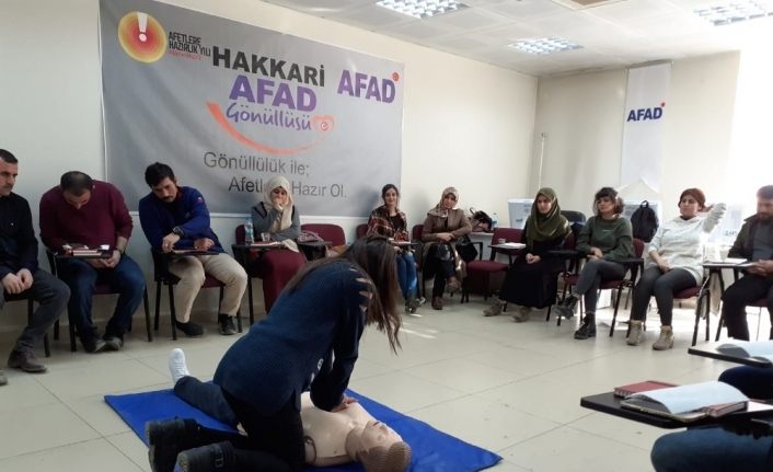 Hakkari AFAD gönüllülük eğitimlerini sürdürüyor