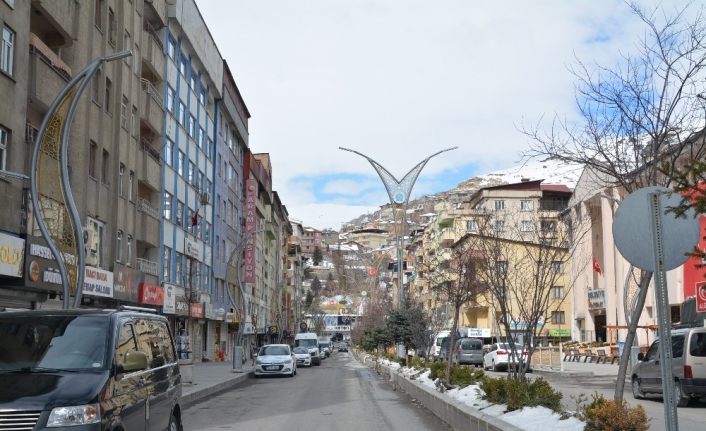 Hakkari halkı çağrılara uydu, caddeler boş kaldı