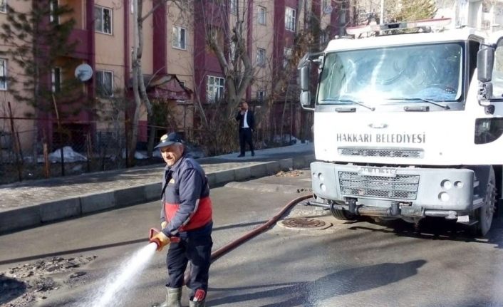 Hakkari’de cadde ve sokaklar tazyikli suyla yıkandı