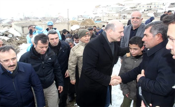 İçişleri Bakanı Soylu'dan Başkale’deki depremzedelere çelik konstrüksiyon müjdesi