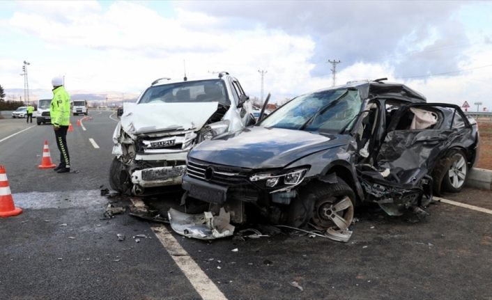 İçişleri Bakanı Soylu, ölümlü trafik kazalarının azaldığı bilgisini paylaştı