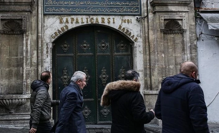 Kapalıçarşı ve Mısır Çarşısı koronavirüs tedbirleri kapsamında kapatıldı
