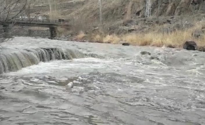 Kars Çayı taşmaya başladı