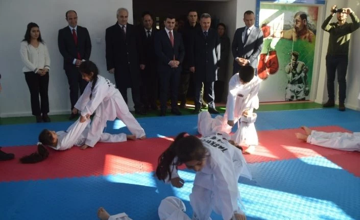 Kaymakam Sarı, metruk binayı bireysel sporlar merkezine çevirdi