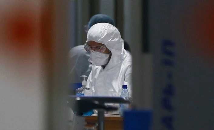 Kovid-19 salgınına karşı sağlık çalışanları ve hastalar maske kullansın uyarısı