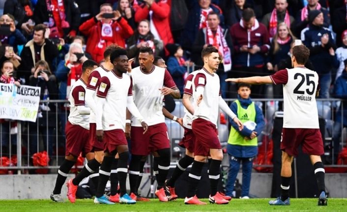 Lider Bayern Münih sahasında Augsburg