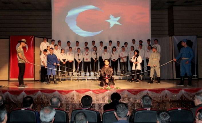 Lise öğrencileri, ‘Milli Mücadele ve İstiklal Marşı’ oratoryosu sahneledi