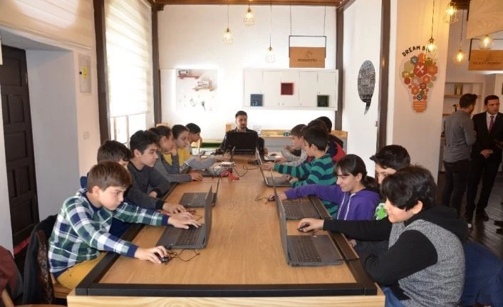 Malatyalı öğrenciler geleceğe hazırlanıyor