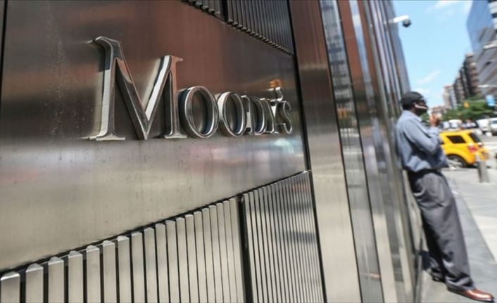 Moody’s Kovid-19 nedeniyle küresel büyüme tahminini düşürdü