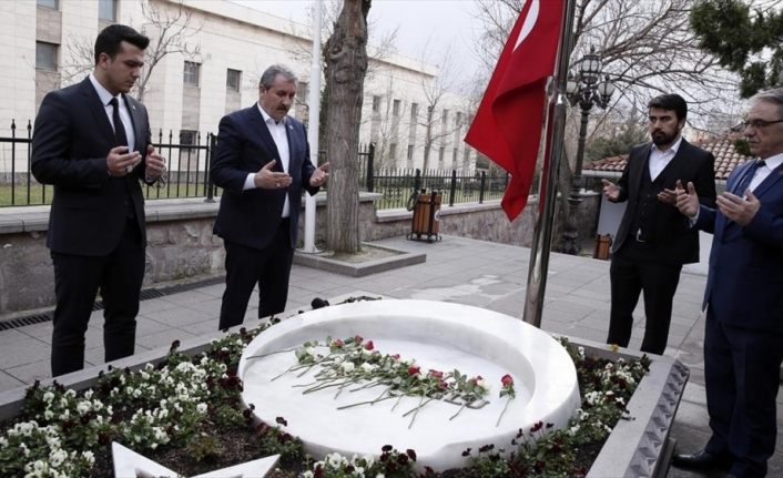 Muhsin Yazıcıoğlu kabri başında anıldı