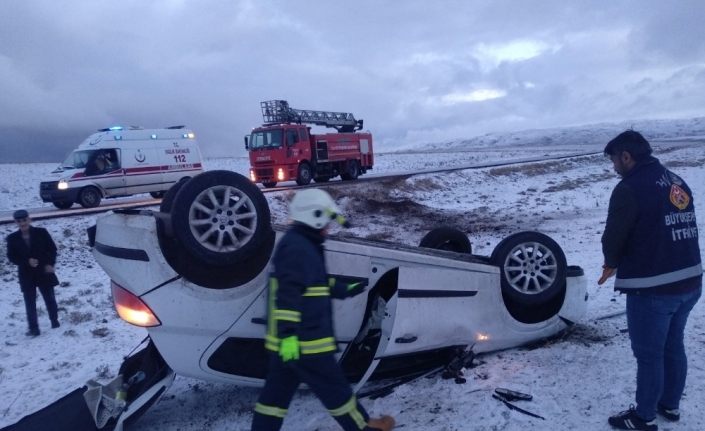 Van Özalp’ta trafik kazası; 2 yaralı