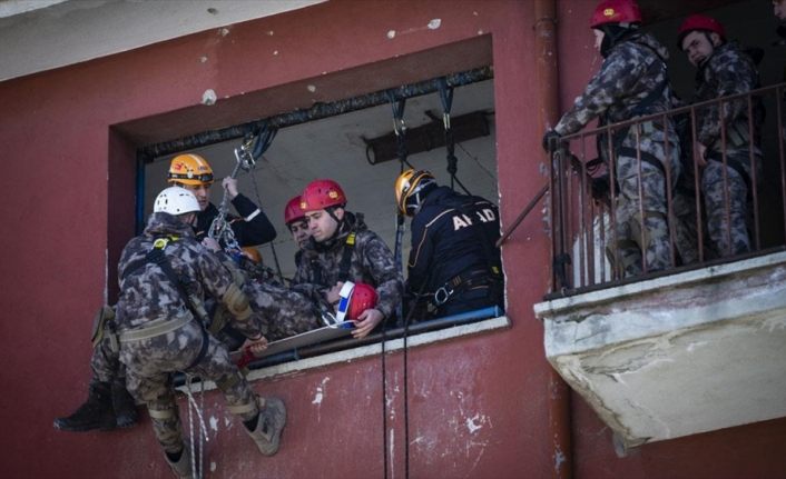 Polis afet anında arama kurtarma da yapacak