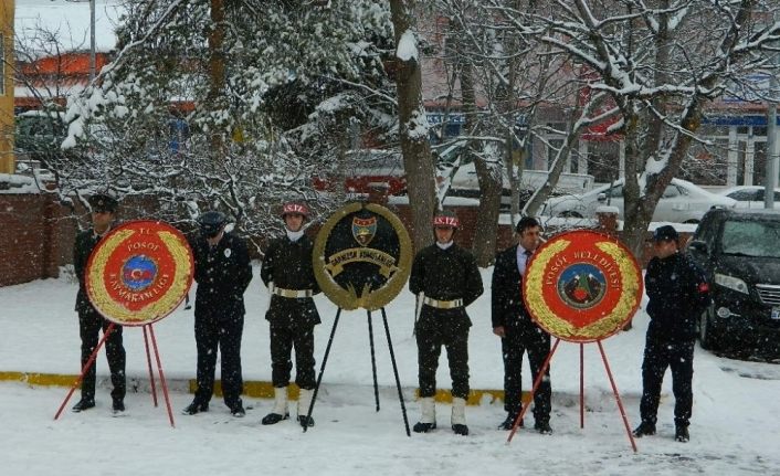 Posof’ta kar yağışı altında şehitleri andı