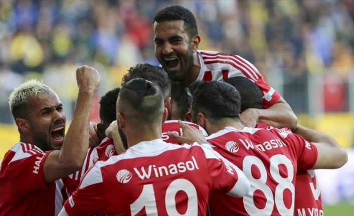 Sivasspor zirve yürüyüşünü 