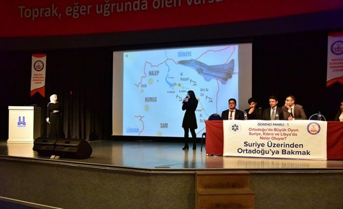 ‘Suriye Üzerinden Ortadoğu’ya Bakmak’ öğrenci paneli düzenlendi