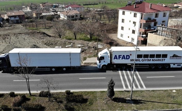 Tırlarla köylere ulaşılıyor, depremzedelerin yaraları sarılıyor