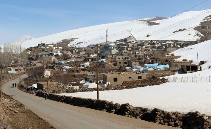 Van Büyükşehir Belediyesi deprem bölgesindeki çalışmalarını sürdürüyor