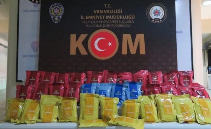 Van’da 1 ton 940 kilogram kaçak nargile tütünü ele geçirildi