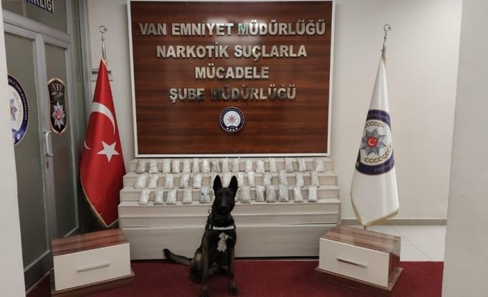 Van’da araç lastiği içerisinde 16 kilo uyuşturucu ele geçirildi