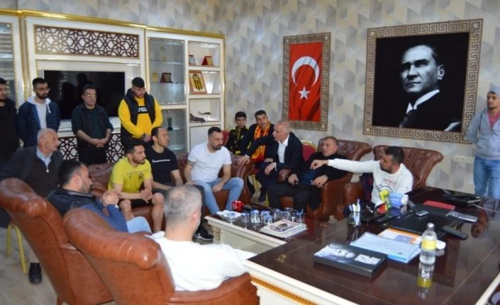 Yeni Malatyaspor’da taraftardan tesislere moral ziyareti
