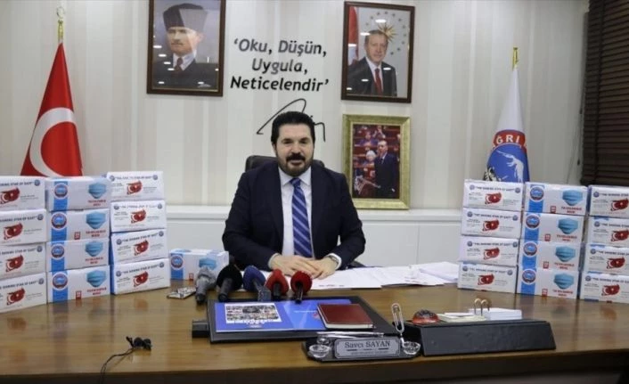 Ağrı Belediye Başkanı Sayan, Trump ve Hollywood yıldızlarına maske gönderecek