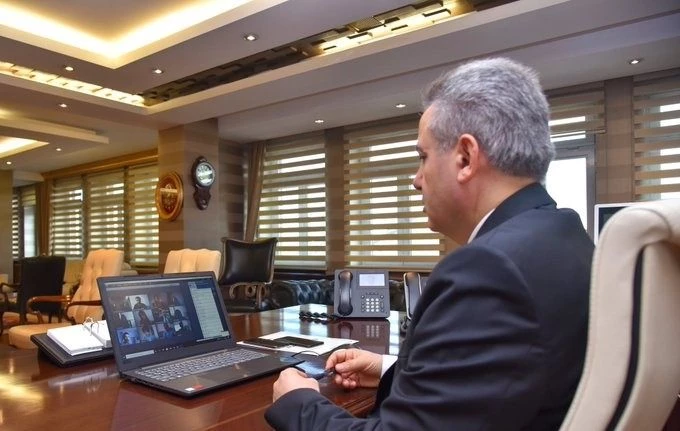 Ağrı Valisi Elban, e-konferans yoluyla bin 300 öğretmene seslendi