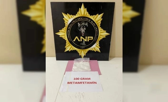Ağrı’da vites kutusunda 100 gram metamfetamin maddesi ele geçirildi