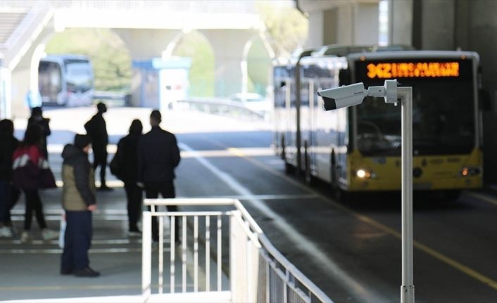 Ateşi yüksek çıkan yolcular metrobüse binemiyor