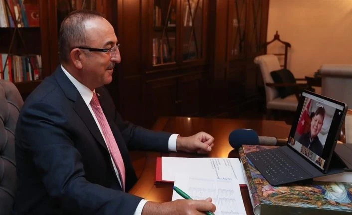 Bakan Çavuşoğlu video konferans ile koltuğunu Antalya