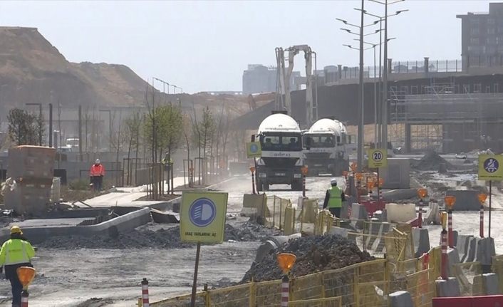 Başakşehir İkitelli Şehir Hastanesi yollarında çalışmalar aralıksız sürüyor