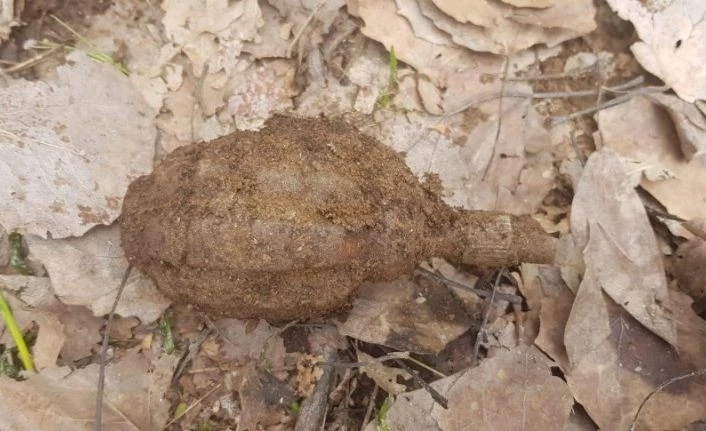 Bitlis’te toprağa gömülü el bombası ele geçirildi