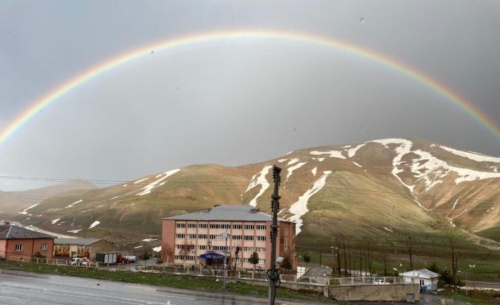 Bitlis’te yağmur sonrası gökkuşağı güzelliği