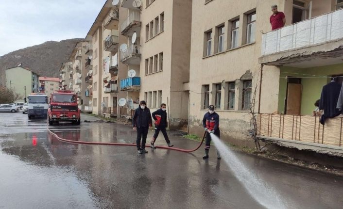 Cadde ve sokaklarda korona virüs temizliği