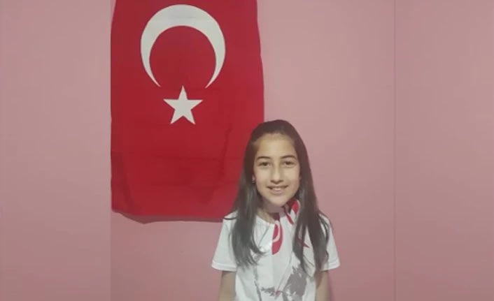 Çaldıran Fatih Sultan Mehmet Ortaokulu öğrencisi Ecrin Yılmaz'dan 23 Nisan şiiri