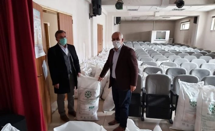 Çaldıranlı iş adamından ihtiyaç sahiplerine 400 koli gıda desteği